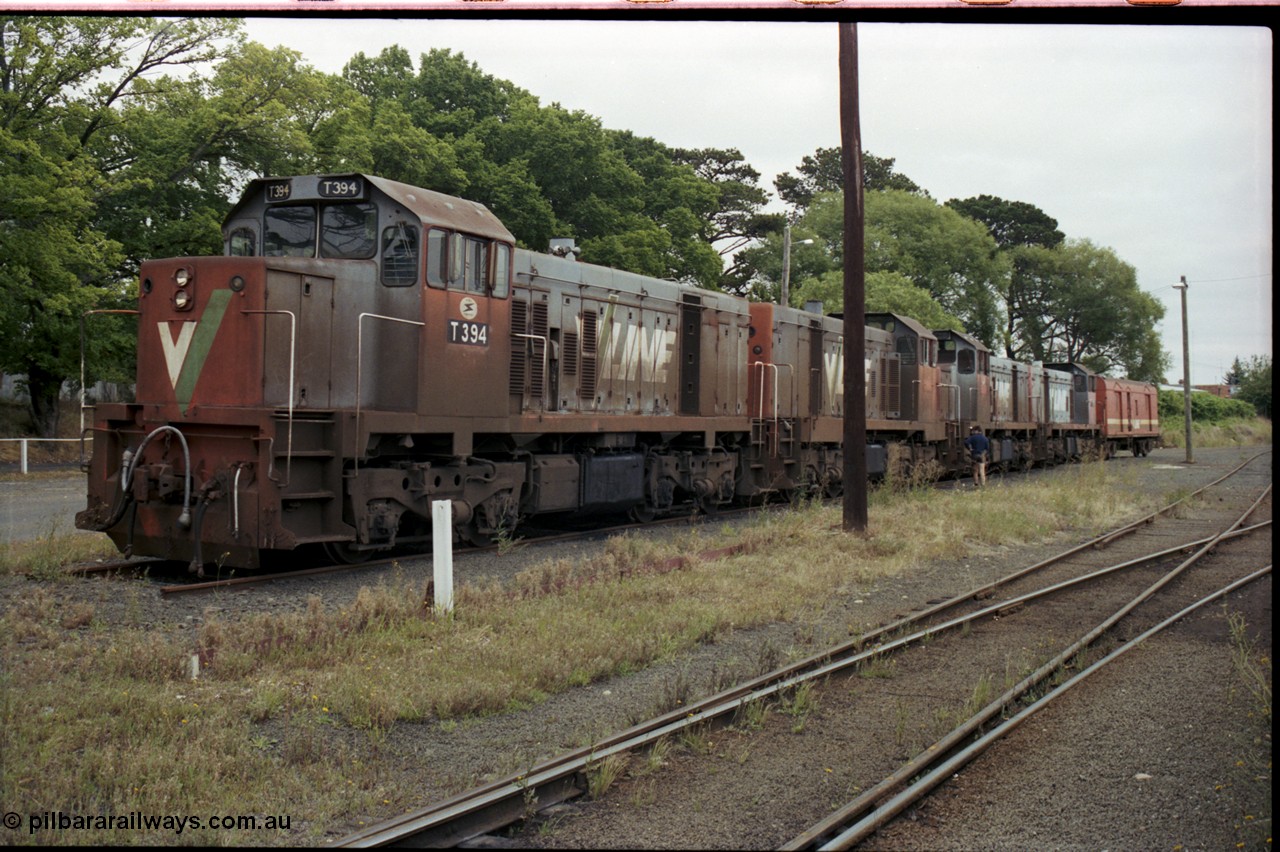 172-32
Ballarat East loco depot, V/Line broad gauge T classes T 394 Clyde Engineering EMD model G8B serial 65-424, 3 more stored out of service along with a CP type bogie guards van.
Keywords: T-class;T394;Clyde-Engineering-Granville-NSW;EMD;G8B;65-424;