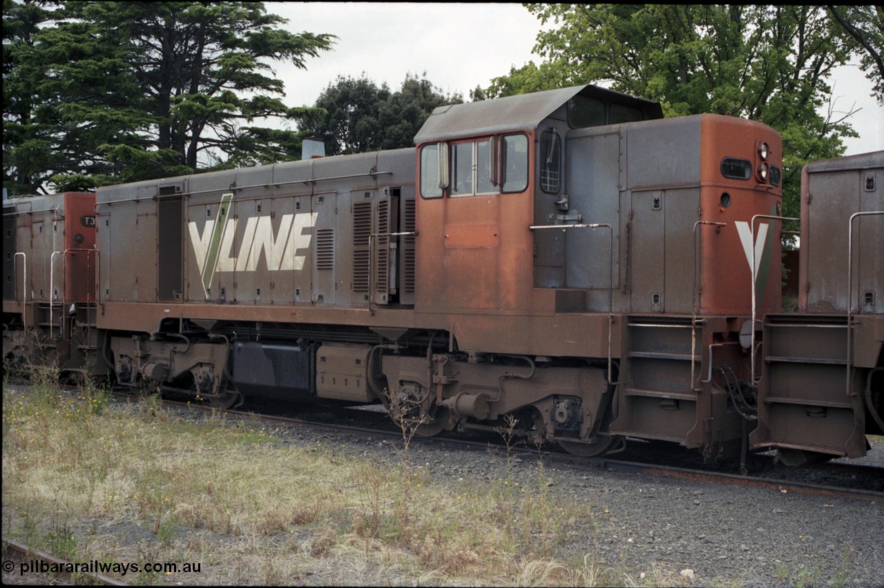 172-33
Ballarat East loco depot, V/Line broad gauge T class, 2nd series, stored with several other members of the class.
Keywords: T-class;Clyde-Engineering-Granville-NSW;EMD;G8B;