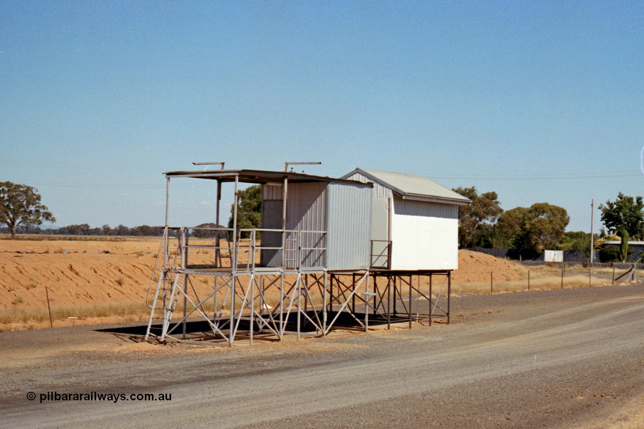 173-19
Murchison East, Grain Elevators Board truck sampling station, taken from weighbridge.
