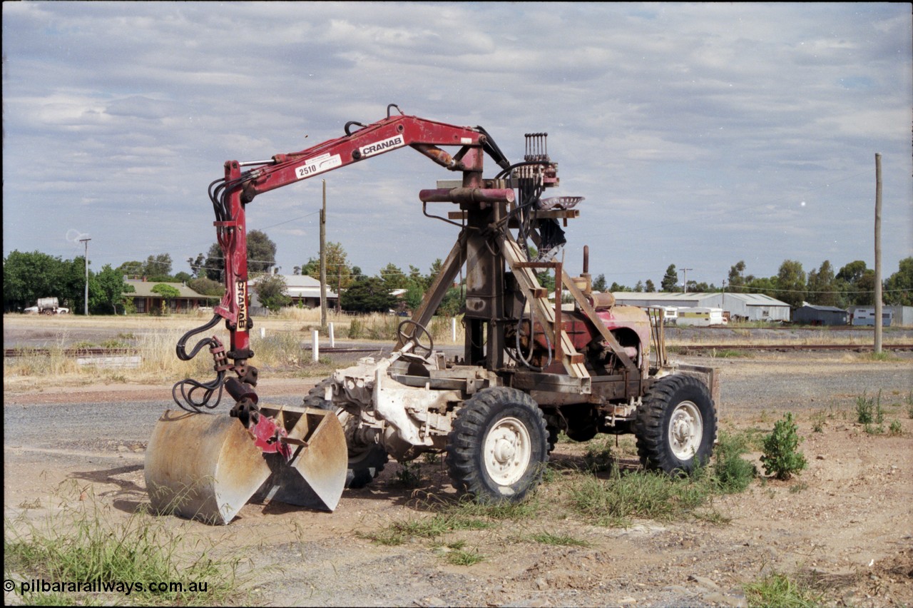 176-05
Yarrawonga, super phosphate unloading contraption.
