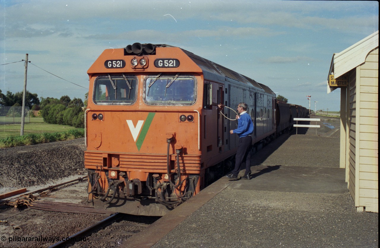 179-33
Gheringhap, V/Line down broad gauge empty grain train 9121 arrives from North Geelong C and the driver surrenders the electric staff to the signaller from the cab window of G class G 521 Clyde Engineering EMD model JT26C-2SS serial 85-1234, the train will then shunt back into Siding A and await a double cross with a light engine and the up Dimboola passenger train.
Keywords: G-class;G521;Clyde-Engineering-Rosewater-SA;EMD;JT26C-2SS;85-1234;
