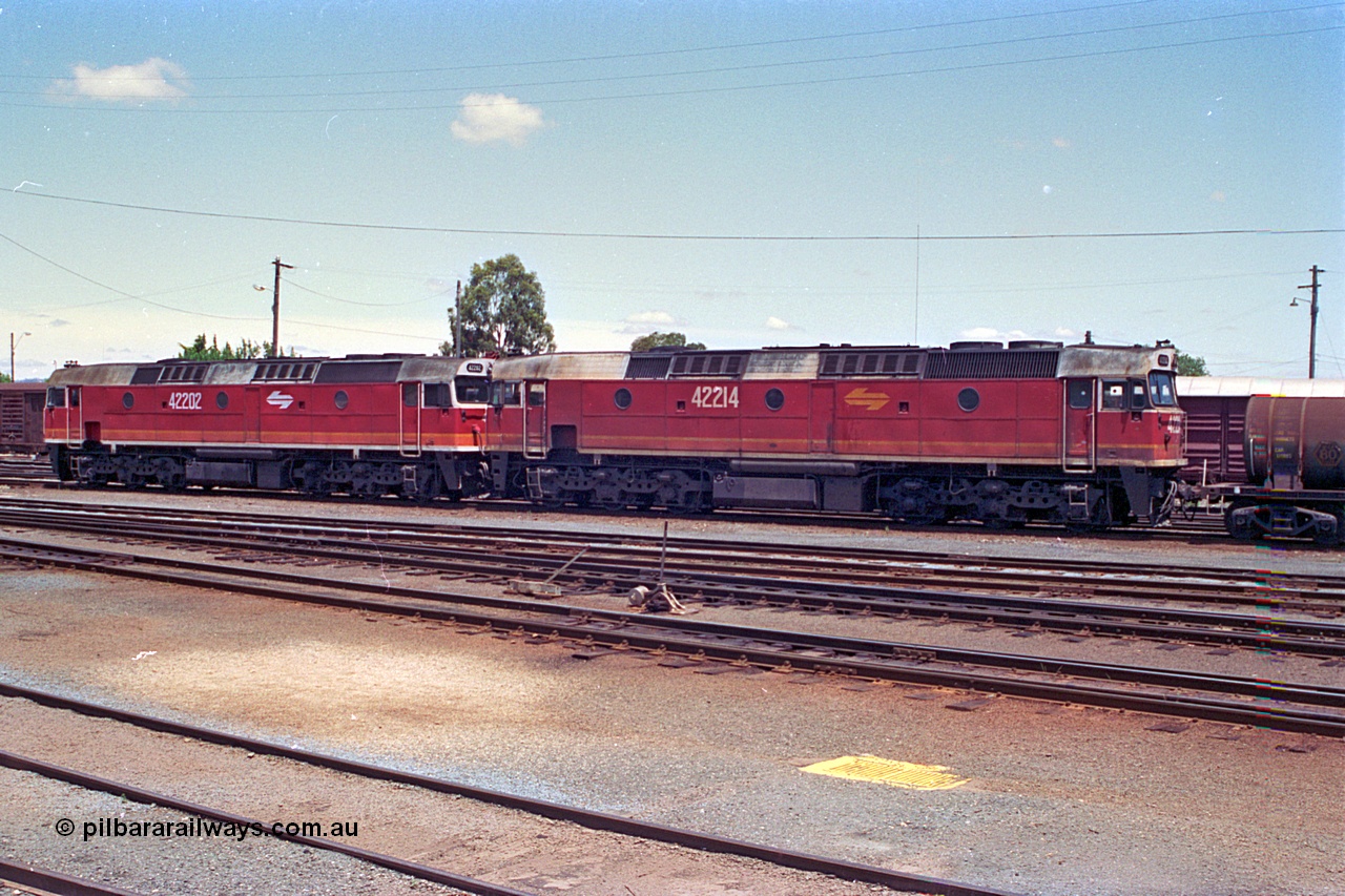 180-19
Albury, NSW, yard view looking across from the depot, two standard gauge NSWSRA 422 class locomotives 42202 Clyde Engineering EMD model J26C serial 69-657 and 42214 serial 69-669.
Keywords: 422-class;42202;42214;Clyde-Engineering-Granville-NSW;EMD;J26C;69-657;69-669;