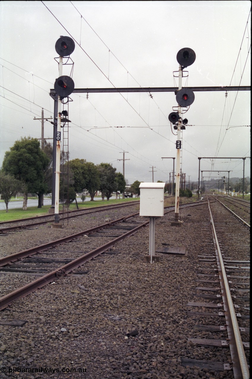 181-07
Trafalgar yard east end looking east, searchlight signal posts 20 for movements out of the yard and 22 for the mainline, Siding A at left and catch point from yard to main visible beyond the train control telephone box.
