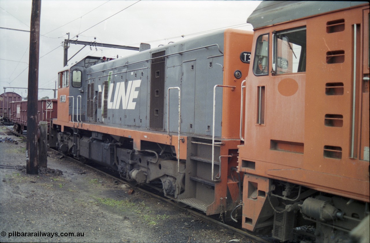181-17
Traralgon loco depot, V/Line broad gauge loco T class T 392 Clyde Engineering EMD model G8B serial 65-422, side view coupled to a G class.
Keywords: T-class;T392;Clyde-Engineering-Granville-NSW;EMD;G8B;65-422;