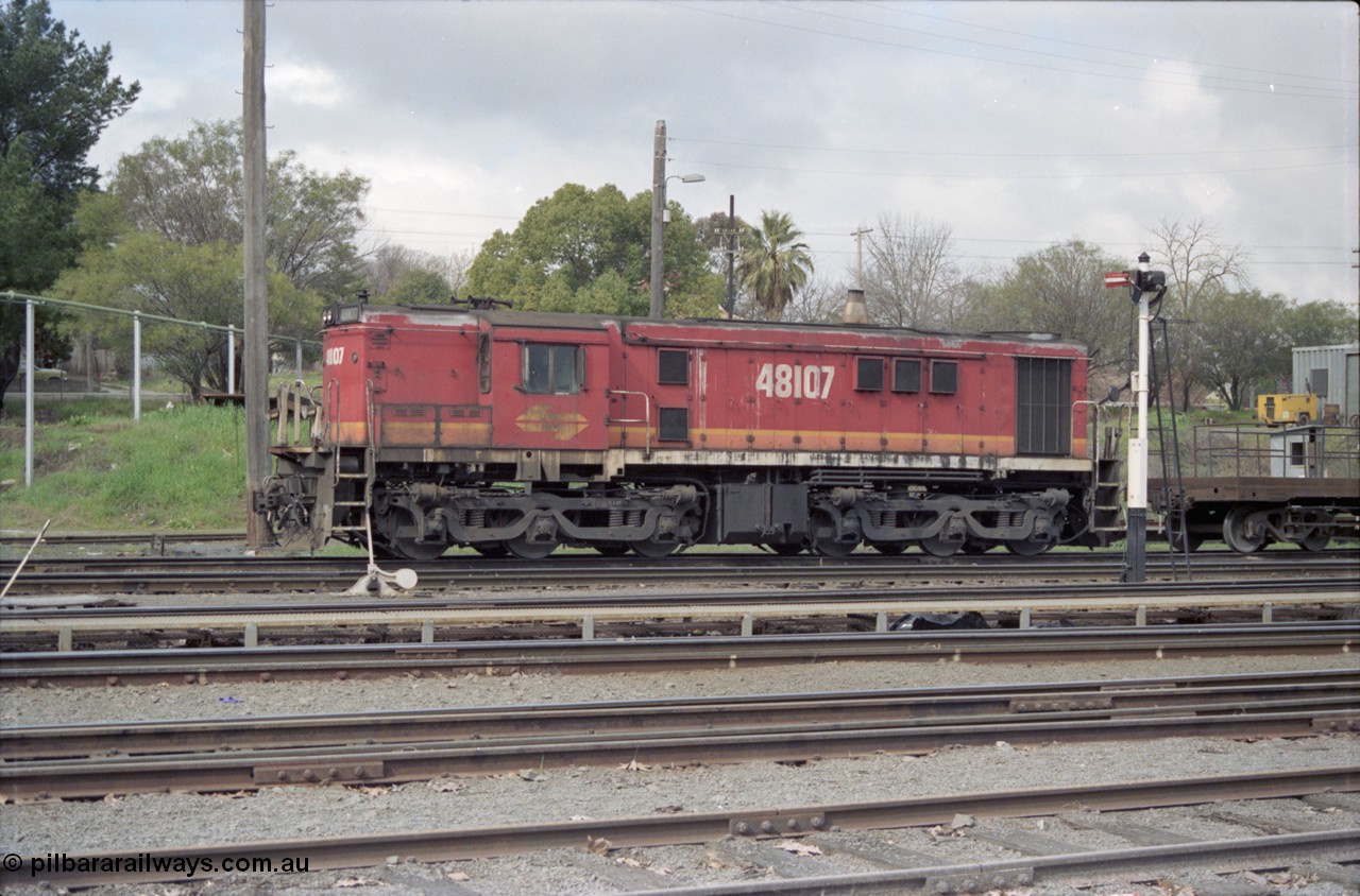 184-00
Albury loco depot, view across yard, NSWSRA standard gauge candy liveried 48 class yard shunt loco 48107 AE Goodwin ALCo model DL531 serial G3420-22, shunters float, semaphore signal, point lever, side view.
Keywords: 48-class;48107;AE-Goodwin;ALCo;DL531;G3420-22;