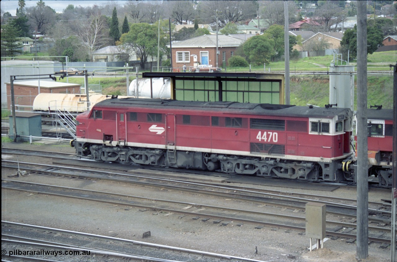 184-06
Albury loco depot fuel point, NSWSRA standard gauge 44 class 4470 AE Goodwin ALCo model DL500B serial G3421-10 wearing red livery and the L7 logo, elevated view.
Keywords: 44-class;4470;AE-Goodwin;ALCo;DL500B;G3421-10;