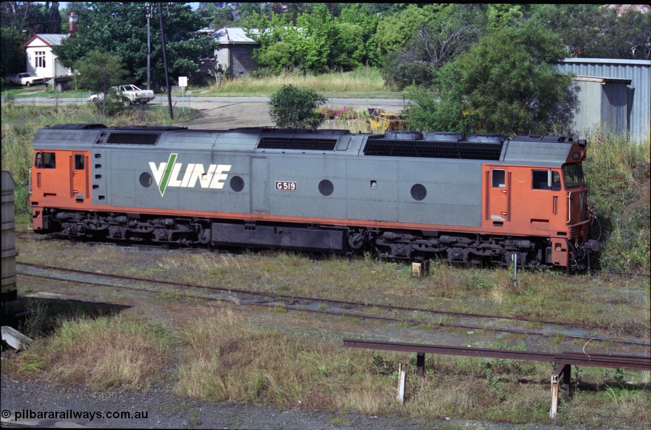 189-29
Albury, NSWSRA standard gauge turntable radial roads sees Victorian interloper V/Line G class G 519 Clyde Engineering EMD model JT26C-2SS serial 85-1232 resting between jobs.
Keywords: G-class;G519;Clyde-Engineering-Rosewater-SA;EMD;JT26C-2SS;85-1232;