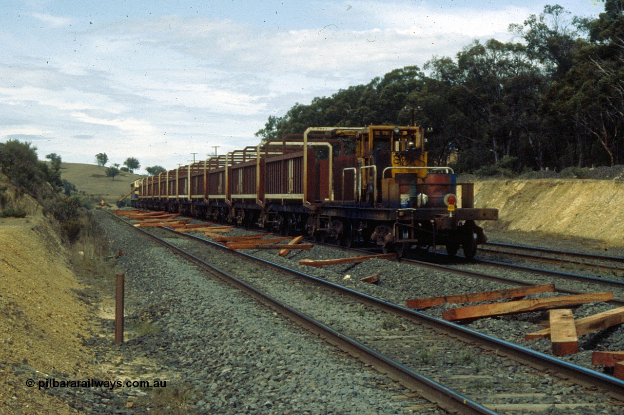 191-24
Wandong, O'Gradys Road grade crossing, an UP special sleeper discharge train seen as it discharges sleepers heading towards Wandong.
