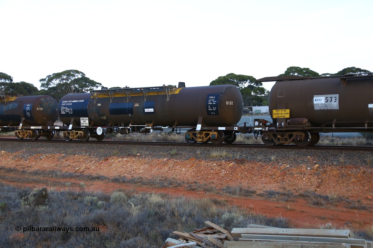 161116 5552
Binduli, empty Shell fuel train 4443, tank waggon NTAY 6132, built by Indeng Qld 1979 for Shell as SCA type SCA 283, fitted with conventional couplers.
Keywords: NTAY-type;NTAY6132;Indeng-Qld;SCA-type;SCA283;NTAF-type;