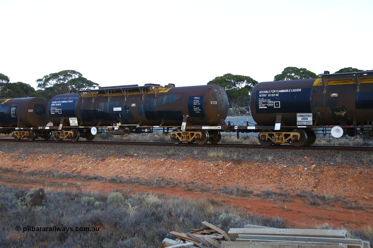 161116 5553
Binduli, empty Shell fuel train 4443, tank waggon NTAY 6126, built by Indeng Qld 1976 for Shell as SCA type SCA 277, fitted with conventional couplers.
Keywords: NTAY-type;NTAY6126;Indeng-Qld;SCA-type;SCA277;NTAF-type;