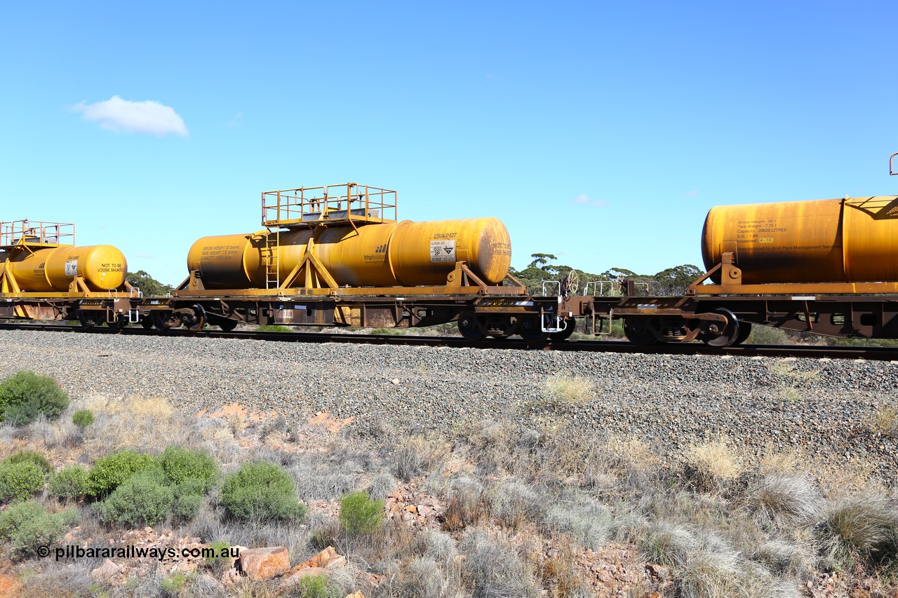 161111 2527
Binduli, Kalgoorlie Freighter train 5025, waggon AQHY 30098 with sulphuric acid tank CSA 0127, originally built by the WAGR Midland Workshops in 1964/66 as a WF type flat waggon, then in 1997, following several recodes and modifications, was one of seventy five waggons converted to the WQH type to carry CSA sulphuric acid tanks between Hampton/Kalgoorlie and Perth/Kwinana.
Keywords: AQHY-type;AQHY30098;WAGR-Midland-WS;WF-type;WMA-type;WFW-type;WFDY-type;WFDF-type;RFDF-type;WQH-type;