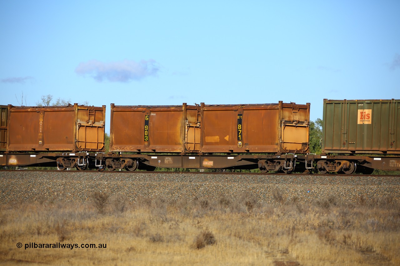 161111 2410
Kalgoorlie, Malcolm freighter train 5029, waggon AQNY 32161 one of sixty two waggons built by Goninan WA in 1998 as WQN type for Murrin Murrin container traffic with two original style sulphur containers both with original style doors and sliding tarpaulin tops, S55M 871 and S29B G 903.
Keywords: AQNY-type;AQNY32161;Goninan-WA;WQN-type;