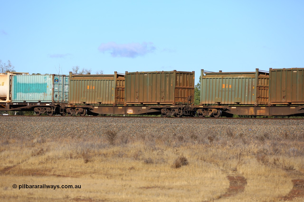 161111 2419
Kalgoorlie, Malcolm freighter train 5029, waggon AQNY 32203 one of sixty two waggons built by Goninan WA in 1998 as WQN type for Murrin Murrin container traffic with an undecorated Bis Industries hard-top 25U0 type sulphur container BISU 100066 and a Bis Industries roll-top 55UA type sulphur container SBIU 200611.
Keywords: AQNY-type;AQNY32203;Goninan-WA;WQN-type;