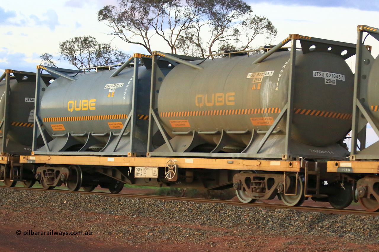 240328 3212
Lamington, on the outskirts of Kalgoorlie, 5472 nickel train from Leonora with Watco DQFY type container waggon DQFY 0411, Watco purchased twenty-nine CQFY waggons from CFCLA which were modified from Comeng NSW built BDX open waggons by ANI-Bradken NSW in 2001, carrying position 1 JTSU 021045[1] 20' 25NX type tank for Qube TNK00114, position 2 JTSU 023071[4] 20' 25NX type tank for Qube TNK00175. March 28, 2024.
Keywords: DQFY-type;DQFY0411;ANI-Bradken-NSW;CQFY-type;Comeng-NSW;BDX-type;