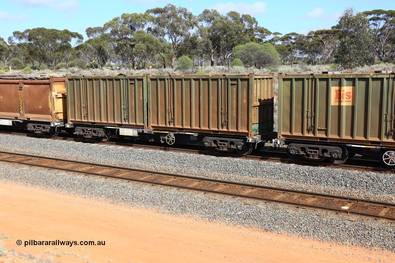 161112 3000
West Kalgoorlie, loaded Malcolm sulphur train 6029, CQZY type waggon CQZY 1653, built by CIMC at Dalian China for CFCLA and one of fifteen on lease to Aurizon with a pair of un-decaled hard-top type 25U0 containers BISU 100078 and 100045.
Keywords: CQZY-type;CQZY1653;CIMC-Dalian-China;