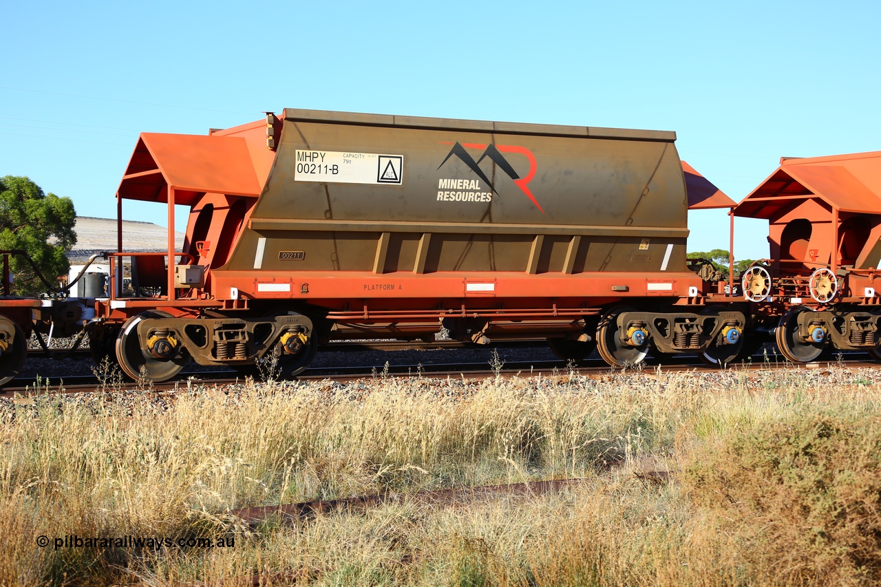 190107 0431
Parkeston, Mineral Resources Ltd MHPY type iron ore waggon MHPY 00211 built by CSR Yangtze Co China in 2014 as a batch of 382 units, these bottom discharge hopper waggons are operated in 'married' pairs.
Keywords: MHPY-type;MHPY00211;2014/382-211;CSR-Yangtze-Rolling-Stock-Co-China;
