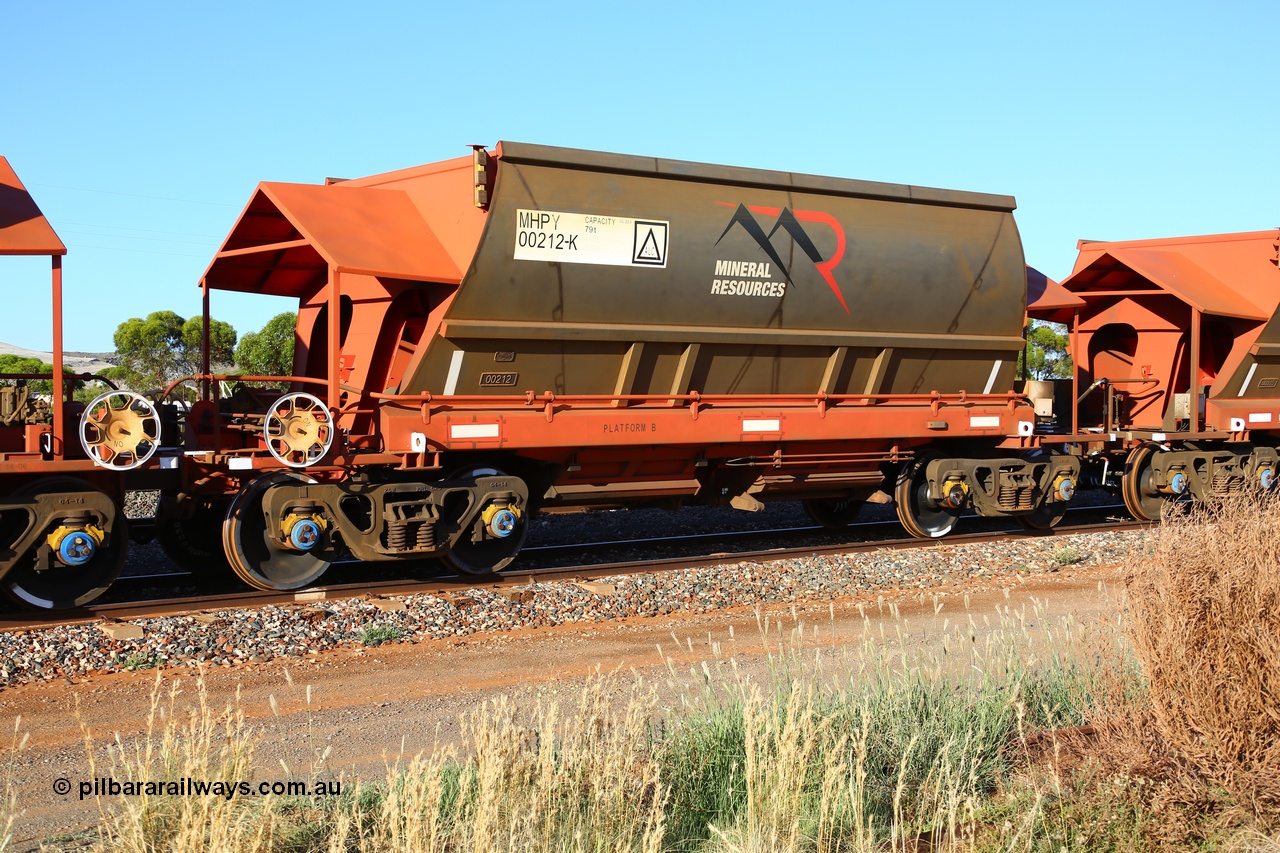 190107 0432
Parkeston, Mineral Resources Ltd MHPY type iron ore waggon MHPY 00212 built by CSR Yangtze Co China in 2014 as a batch of 382 units, these bottom discharge hopper waggons are operated in 'married' pairs.
Keywords: MHPY-type;MHPY00212;2014/382-212;CSR-Yangtze-Rolling-Stock-Co-China;
