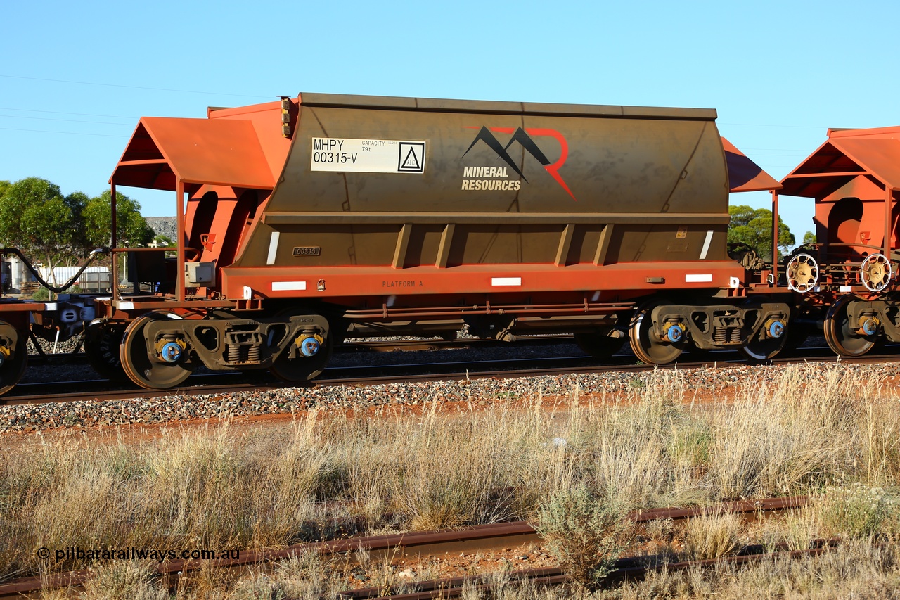 190107 0433
Parkeston, Mineral Resources Ltd MHPY type iron ore waggon MHPY 00315 built by CSR Yangtze Co China in 2014 as a batch of 382 units, these bottom discharge hopper waggons are operated in 'married' pairs.
Keywords: MHPY-type;MHPY00315;2014/382-315;CSR-Yangtze-Rolling-Stock-Co-China;