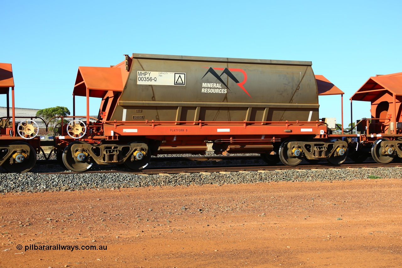 190107 0445
Parkeston, Mineral Resources Ltd MHPY type iron ore waggon MHPY 00356 built by CSR Yangtze Co China in 2014 as a batch of 382 units, these bottom discharge hopper waggons are operated in 'married' pairs.
Keywords: MHPY-type;MHPY00356;2014/382-356;CSR-Yangtze-Rolling-Stock-Co-China;