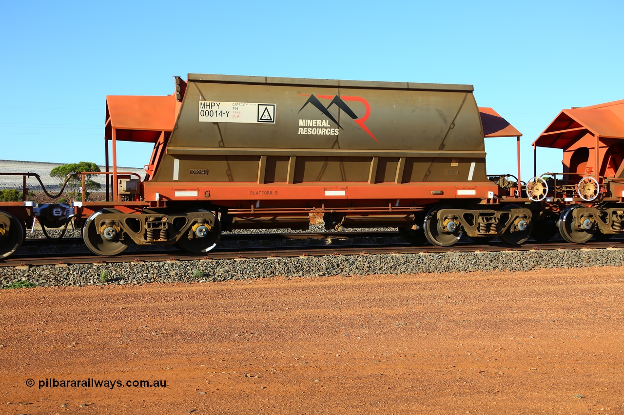 190107 0447
Parkeston, Mineral Resources Ltd MHPY type iron ore waggon MHPY 00014 built by CSR Yangtze Co China in 2014 as a batch of 382 units, these bottom discharge hopper waggons are operated in 'married' pairs.
Keywords: MHPY-type;MHPY00014;2014/382-14;CSR-Yangtze-Rolling-Stock-Co-China;
