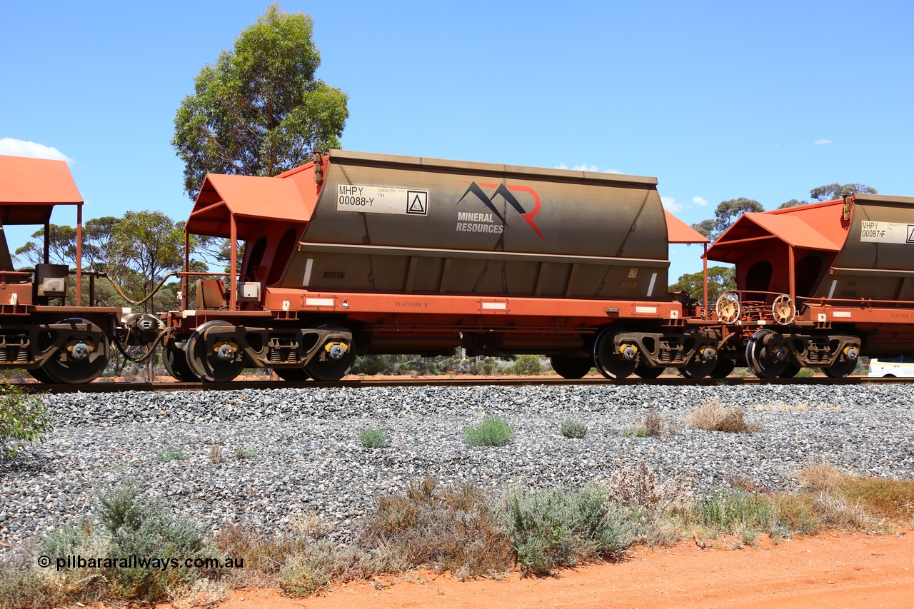 190107 0568
Binduli, on empty Mineral Resources Ltd iron ore train service from Esperance to Koolyanobbing 2034 with MRL's MHPY type iron ore waggon MHPY 00088 built by CSR Yangtze Co China serial 2014/382-88 in 2014 as a batch of 382 units, these bottom discharge hopper waggons are operated in 'married' pairs.
Keywords: MHPY-type;MHPY00088;2014/382-88;CSR-Yangtze-Rolling-Stock-Co-China;