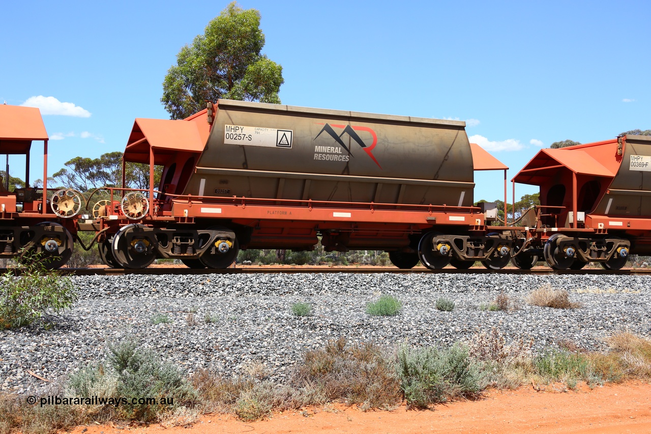 190107 0579
Binduli, on empty Mineral Resources Ltd iron ore train service from Esperance to Koolyanobbing 2034 with MRL's MHPY type iron ore waggon MHPY 00257 built by CSR Yangtze Co China serial 2014/382-257 in 2014 as a batch of 382 units, these bottom discharge hopper waggons are operated in 'married' pairs.
Keywords: MHPY-type;MHPY00257;2014/382-257;CSR-Yangtze-Rolling-Stock-Co-China;