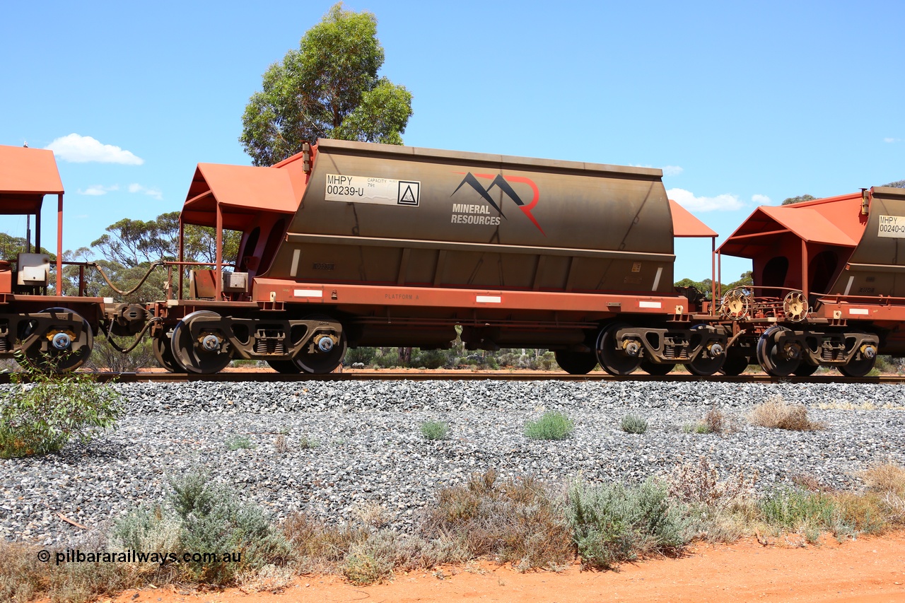 190107 0584
Binduli, on empty Mineral Resources Ltd iron ore train service from Esperance to Koolyanobbing 2034 with MRL's MHPY type iron ore waggon MHPY 00239 built by CSR Yangtze Co China serial 2014/382-239 in 2014 as a batch of 382 units, these bottom discharge hopper waggons are operated in 'married' pairs.
Keywords: MHPY-type;MHPY00239;2014/382-239;CSR-Yangtze-Rolling-Stock-Co-China;