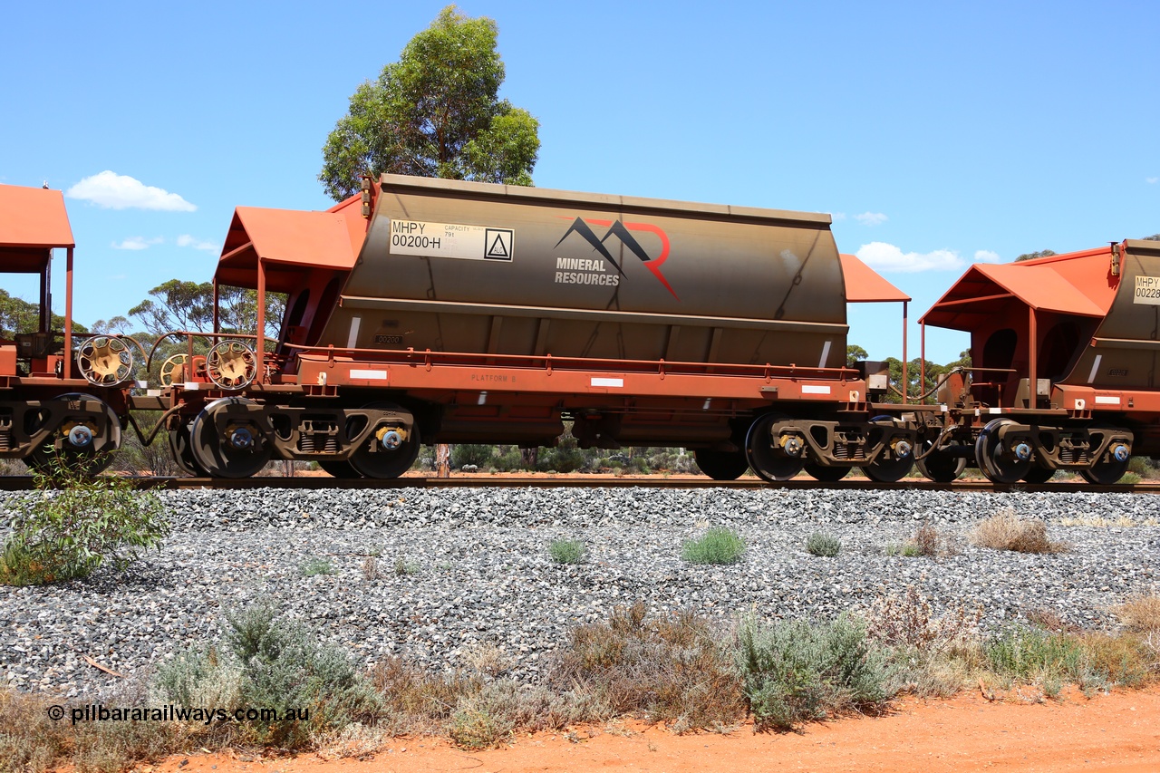 190107 0587
Binduli, on empty Mineral Resources Ltd iron ore train service from Esperance to Koolyanobbing 2034 with MRL's MHPY type iron ore waggon MHPY 00200 built by CSR Yangtze Co China serial 2014/382-200 in 2014 as a batch of 382 units, these bottom discharge hopper waggons are operated in 'married' pairs.
Keywords: MHPY-type;MHPY00200;2014/382-200;CSR-Yangtze-Rolling-Stock-Co-China;