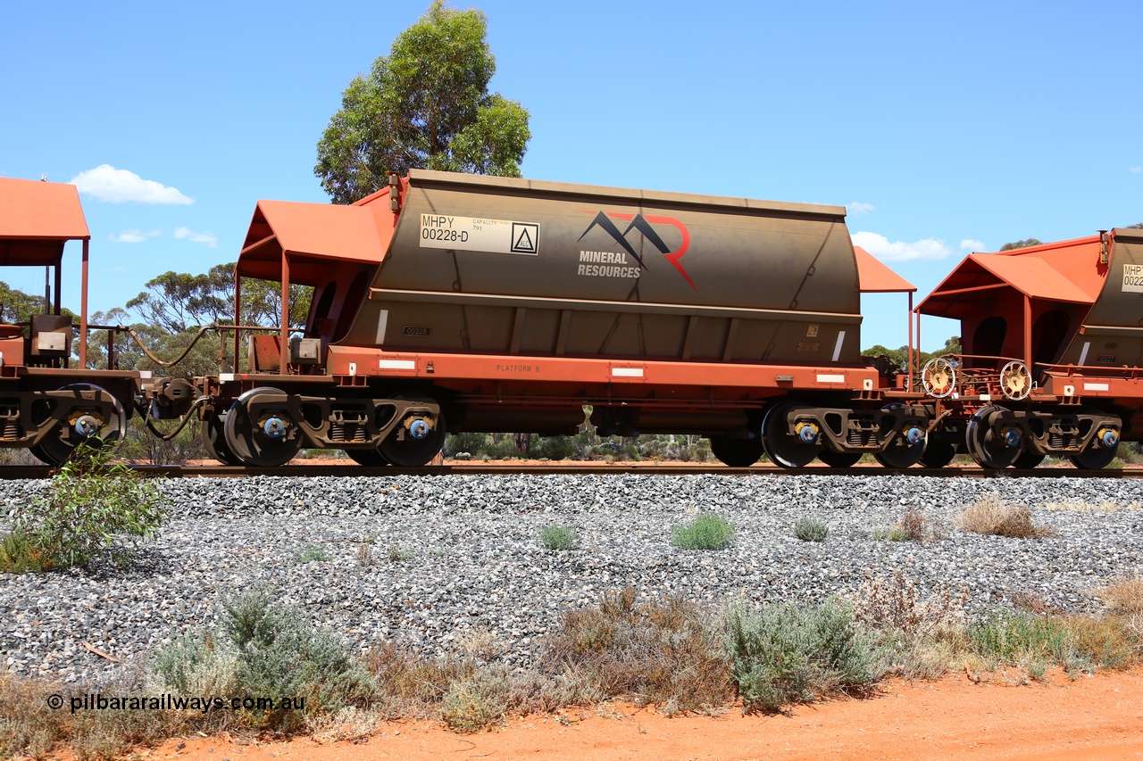 190107 0588
Binduli, on empty Mineral Resources Ltd iron ore train service from Esperance to Koolyanobbing 2034 with MRL's MHPY type iron ore waggon MHPY 00228 built by CSR Yangtze Co China serial 2014/382-228 in 2014 as a batch of 382 units, these bottom discharge hopper waggons are operated in 'married' pairs.
Keywords: MHPY-type;MHPY00228;2014/382-228;CSR-Yangtze-Rolling-Stock-Co-China;