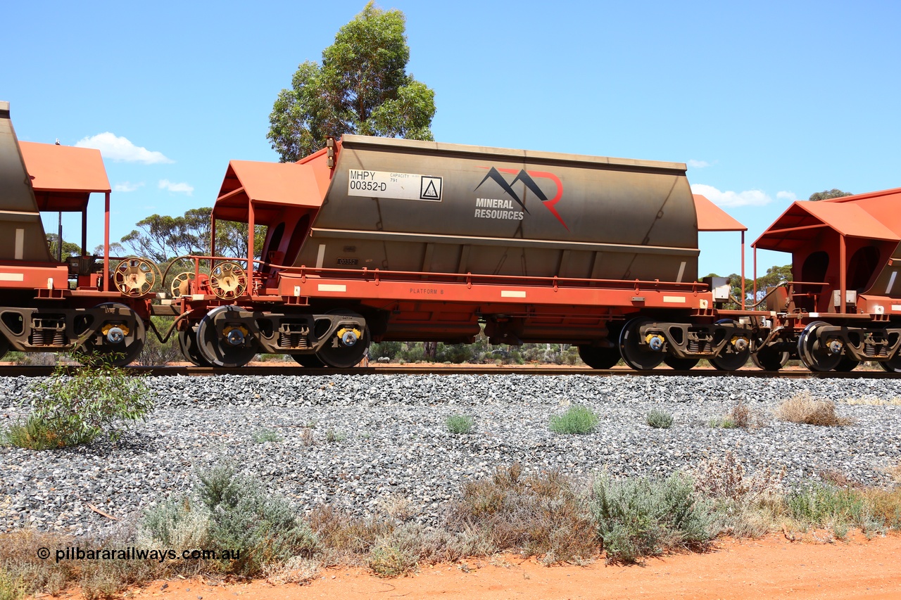 190107 0597
Binduli, on empty Mineral Resources Ltd iron ore train service from Esperance to Koolyanobbing 2034 with MRL's MHPY type iron ore waggon MHPY 00352 built by CSR Yangtze Co China serial 2014/382-352 in 2014 as a batch of 382 units, these bottom discharge hopper waggons are operated in 'married' pairs.
Keywords: MHPY-type;MHPY00352;2014/382-352;CSR-Yangtze-Rolling-Stock-Co-China;