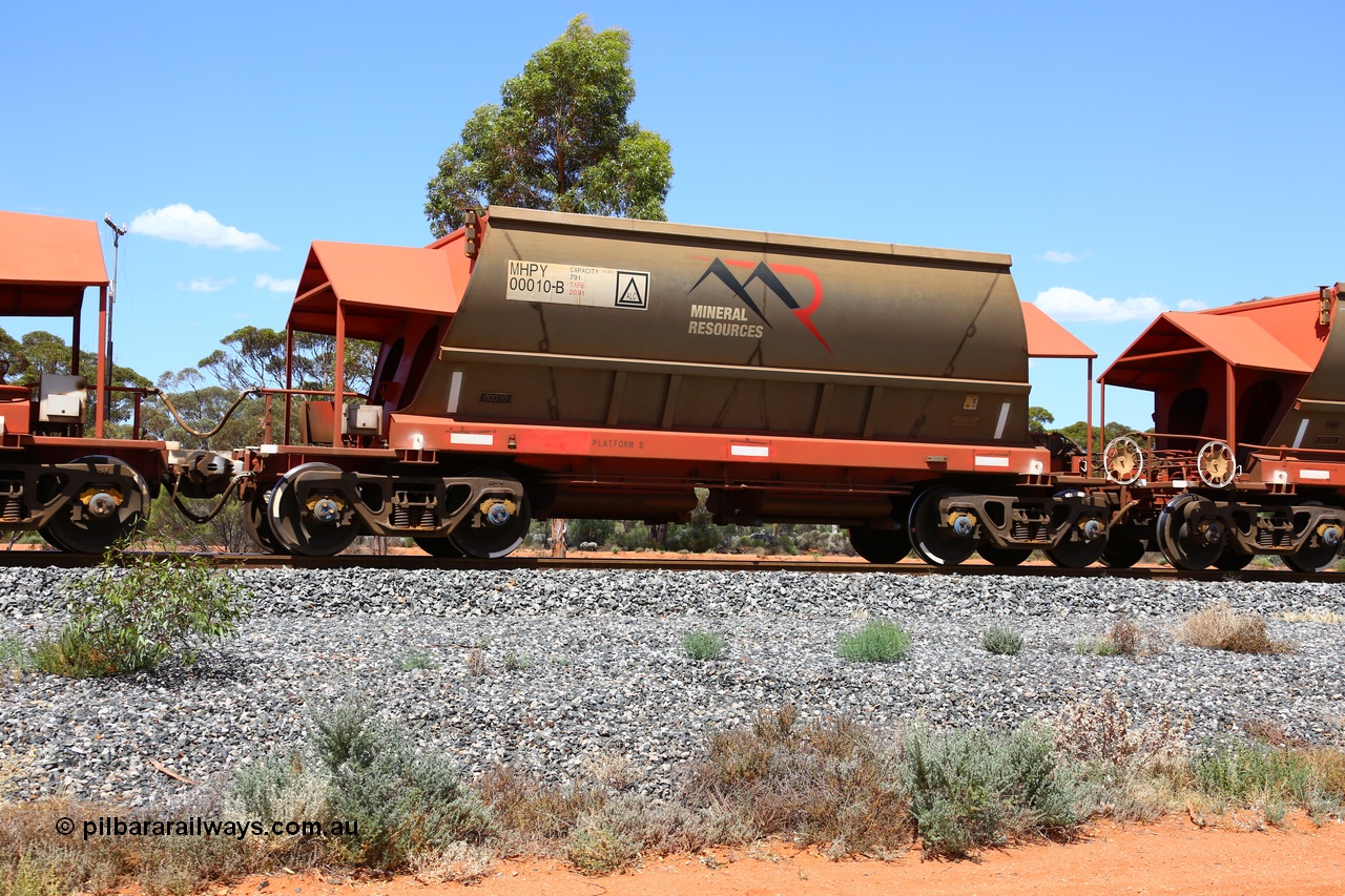 190107 0598
Binduli, on empty Mineral Resources Ltd iron ore train service from Esperance to Koolyanobbing 2034 with MRL's MHPY type iron ore waggon MHPY 00010 built by CSR Yangtze Co China serial 2014/382-10 in 2014 as a batch of 382 units, these bottom discharge hopper waggons are operated in 'married' pairs.
Keywords: MHPY-type;MHPY00010;2014/382-10;CSR-Yangtze-Rolling-Stock-Co-China;