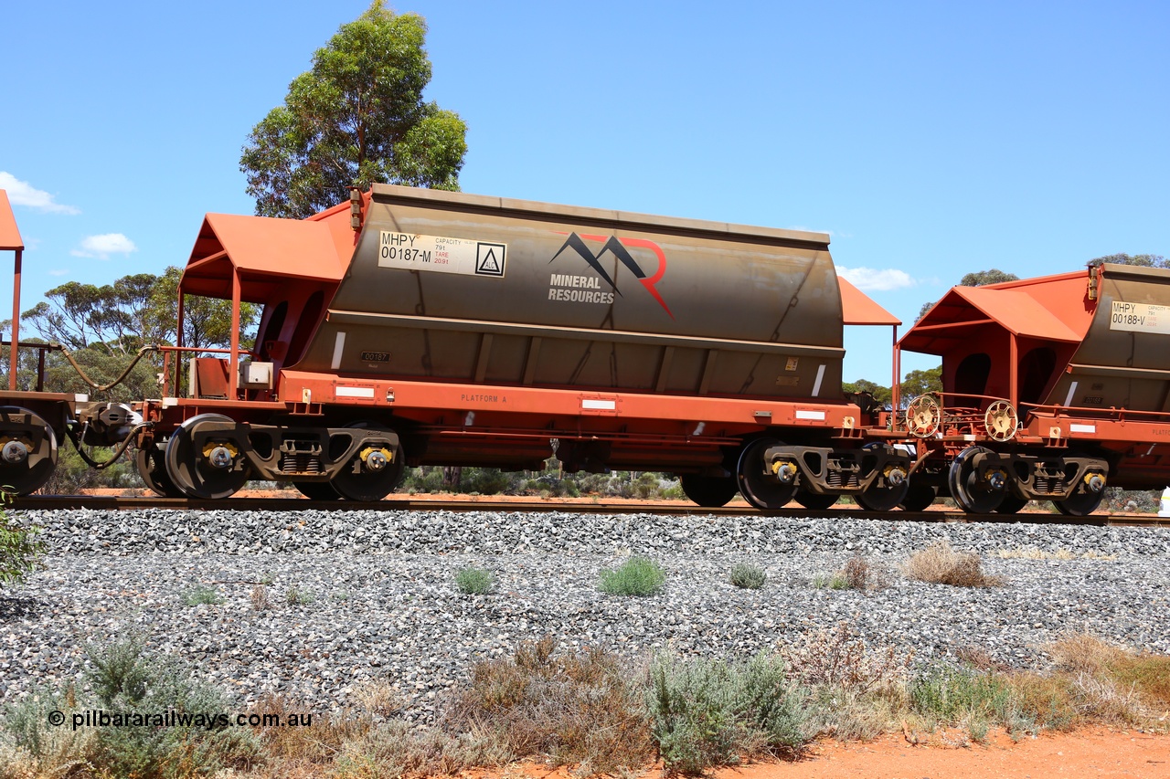 190107 0620
Binduli, on empty Mineral Resources Ltd iron ore train service from Esperance to Koolyanobbing 2034 with MRL's MHPY type iron ore waggon MHPY 00187 built by CSR Yangtze Co China serial 2014/382-187 in 2014 as a batch of 382 units, these bottom discharge hopper waggons are operated in 'married' pairs.
Keywords: MHPY-type;MHPY00187;2014/382-187;CSR-Yangtze-Rolling-Stock-Co-China;
