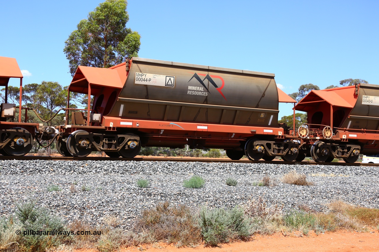 190107 0624
Binduli, on empty Mineral Resources Ltd iron ore train service from Esperance to Koolyanobbing 2034 with MRL's MHPY type iron ore waggon MHPY 00044 built by CSR Yangtze Co China serial 2014/382-44 in 2014 as a batch of 382 units, these bottom discharge hopper waggons are operated in 'married' pairs.
Keywords: MHPY-type;MHPY00044;2014/382-44;CSR-Yangtze-Rolling-Stock-Co-China;