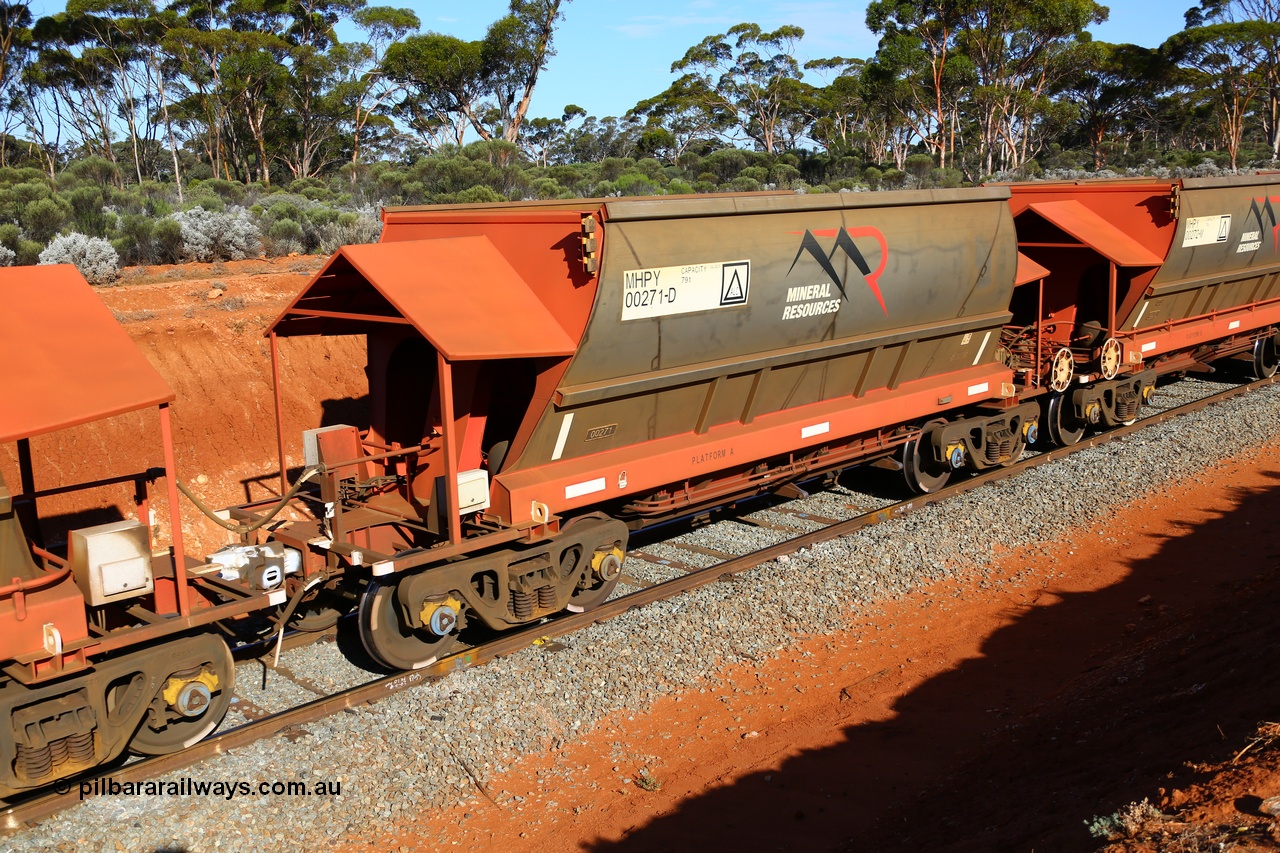 190109 1585
Binduli, Mineral Resources Ltd empty iron ore train 4030 with MRL's MHPY type iron ore waggon MHPY 00271 built by CSR Yangtze Co China serial 2014/382-271 in 2014 as a batch of 382 units, these bottom discharge hopper waggons are operated in 'married' pairs.
Keywords: MHPY-type;MHPY00271;2014/382-271;CSR-Yangtze-Rolling-Stock-Co-China;