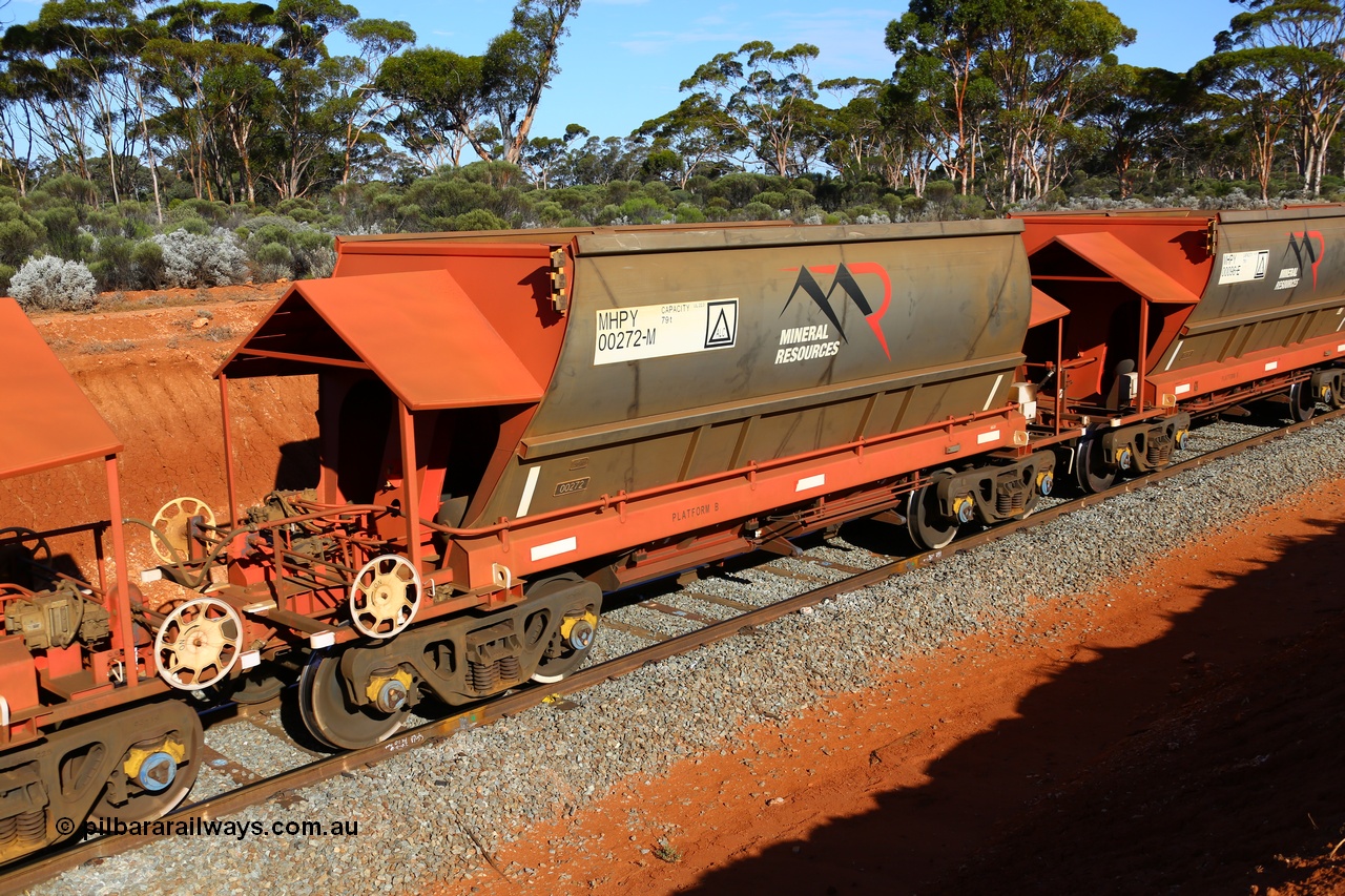 190109 1586
Binduli, Mineral Resources Ltd empty iron ore train 4030 with MRL's MHPY type iron ore waggon MHPY 00272 built by CSR Yangtze Co China serial 2014/382-272 in 2014 as a batch of 382 units, these bottom discharge hopper waggons are operated in 'married' pairs.
Keywords: MHPY-type;MHPY00272;2014/382-272;CSR-Yangtze-Rolling-Stock-Co-China;
