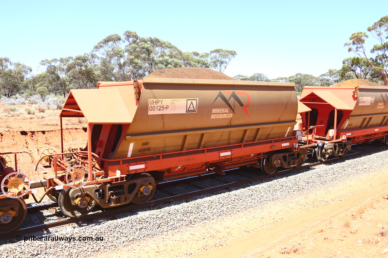 190129 4232
Binduli, on Mineral Resources Ltd loaded iron ore train service from Koolyanobbing to Esperance #3033 with MRL's MHPY type iron ore waggon MHPY 00125 built by CSR Yangtze Co China serial 2014/382-125 in 2014 as a batch of 382 units, these bottom discharge hopper waggons are operated in 'married' pairs.
Keywords: MHPY-type;MHPY00125;2014/382-125;CSR-Yangtze-Co-China;