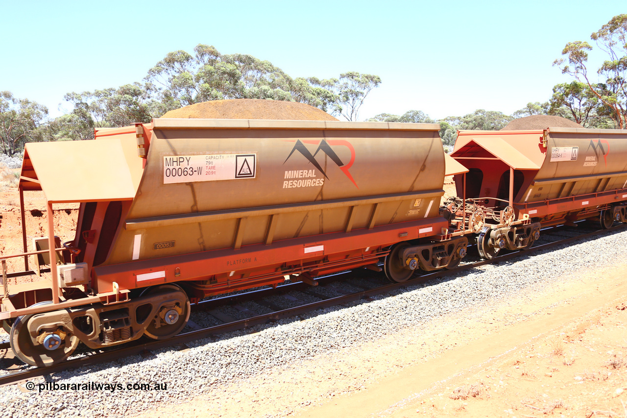 190129 4245
Binduli, on Mineral Resources Ltd loaded iron ore train service from Koolyanobbing to Esperance #3033 with MRL's MHPY type iron ore waggon MHPY 00063 built by CSR Yangtze Co China serial 2014/382-63 in 2014 as a batch of 382 units, these bottom discharge hopper waggons are operated in 'married' pairs.
Keywords: MHPY-type;MHPY00063;2014/382-63;CSR-Yangtze-Co-China;