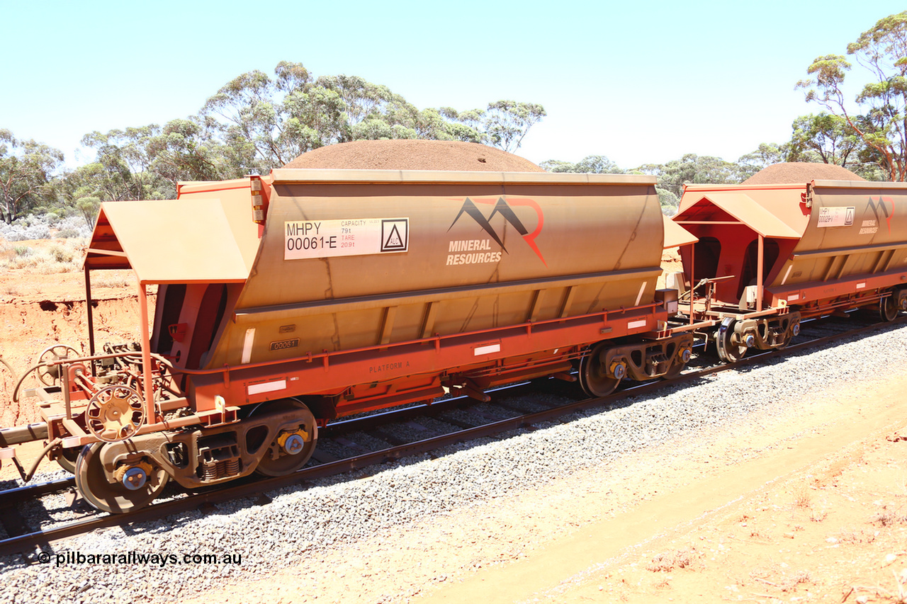 190129 4248
Binduli, on Mineral Resources Ltd loaded iron ore train service from Koolyanobbing to Esperance #3033 with MRL's MHPY type iron ore waggon MHPY 00061 built by CSR Yangtze Co China serial 2014/382-61 in 2014 as a batch of 382 units, these bottom discharge hopper waggons are operated in 'married' pairs.
Keywords: MHPY-type;MHPY00061;2014/382-61;CSR-Yangtze-Co-China;