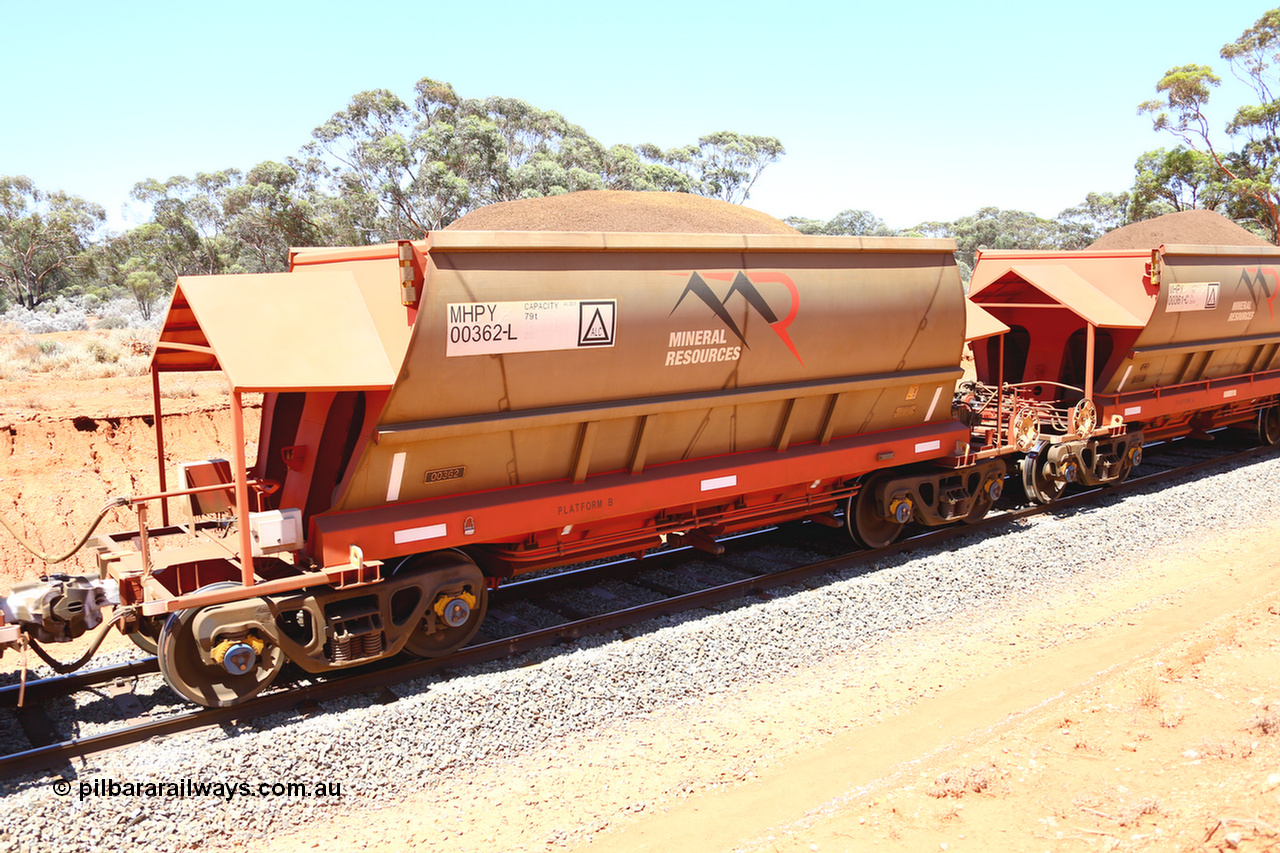 190129 4253
Binduli, on Mineral Resources Ltd loaded iron ore train service from Koolyanobbing to Esperance #3033 with MRL's MHPY type iron ore waggon MHPY 00362 built by CSR Yangtze Co China serial 2014/382-362 in 2014 as a batch of 382 units, these bottom discharge hopper waggons are operated in 'married' pairs.
Keywords: MHPY-type;MHPY00362;2014/382-362;CSR-Yangtze-Co-China;
