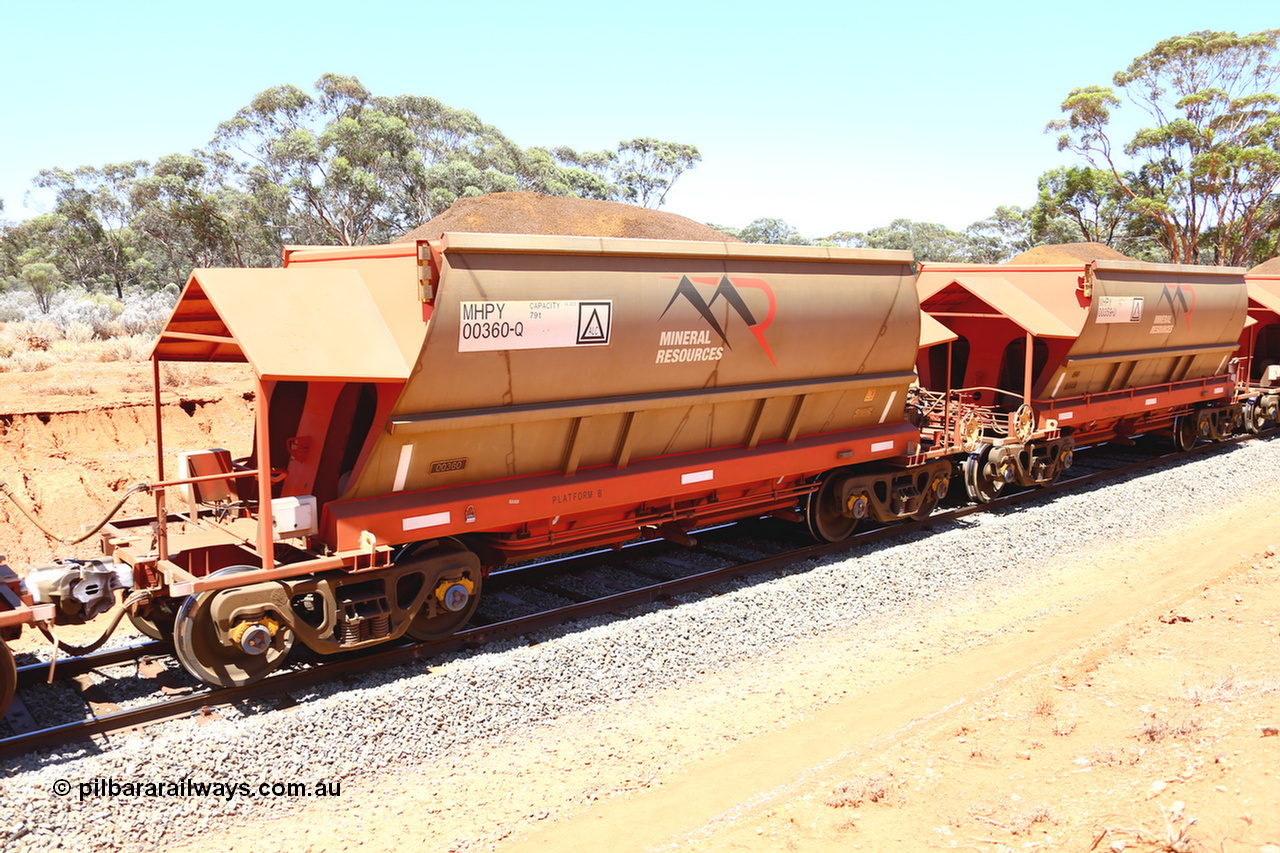 190129 4255
Binduli, on Mineral Resources Ltd loaded iron ore train service from Koolyanobbing to Esperance #3033 with MRL's MHPY type iron ore waggon MHPY 00360 built by CSR Yangtze Co China serial 2014/382-360 in 2014 as a batch of 382 units, these bottom discharge hopper waggons are operated in 'married' pairs.
Keywords: MHPY-type;MHPY00360;2014/382-360;CSR-Yangtze-Co-China;