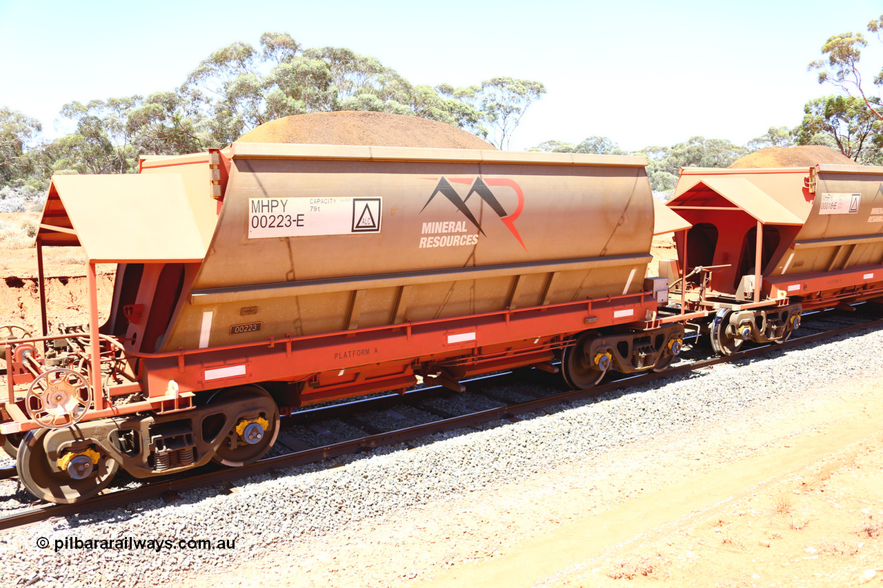 190129 4266
Binduli, on Mineral Resources Ltd loaded iron ore train service from Koolyanobbing to Esperance #3033 with MRL's MHPY type iron ore waggon MHPY 00223 built by CSR Yangtze Co China serial 2014/382-223 in 2014 as a batch of 382 units, these bottom discharge hopper waggons are operated in 'married' pairs.
Keywords: MHPY-type;MHPY00223;2014/382-223;CSR-Yangtze-Co-China;