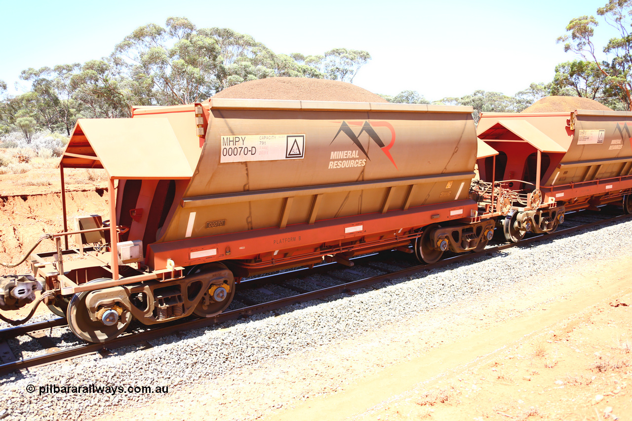 190129 4271
Binduli, on Mineral Resources Ltd loaded iron ore train service from Koolyanobbing to Esperance #3033 with MRL's MHPY type iron ore waggon MHPY 00070 built by CSR Yangtze Co China serial 2014/382-70 in 2014 as a batch of 382 units, these bottom discharge hopper waggons are operated in 'married' pairs.
Keywords: MHPY-type;MHPY00070;2014/382-70;CSR-Yangtze-Co-China;