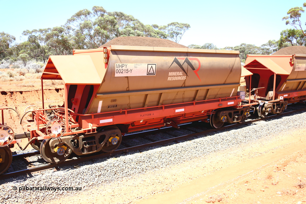 190129 4286
Binduli, on Mineral Resources Ltd loaded iron ore train service from Koolyanobbing to Esperance #3033 with MRL's MHPY type iron ore waggon MHPY 00215 built by CSR Yangtze Co China serial 2014/382-215 in 2014 as a batch of 382 units, these bottom discharge hopper waggons are operated in 'married' pairs.
Keywords: MHPY-type;MHPY00215;2014/382-215;CSR-Yangtze-Co-China;