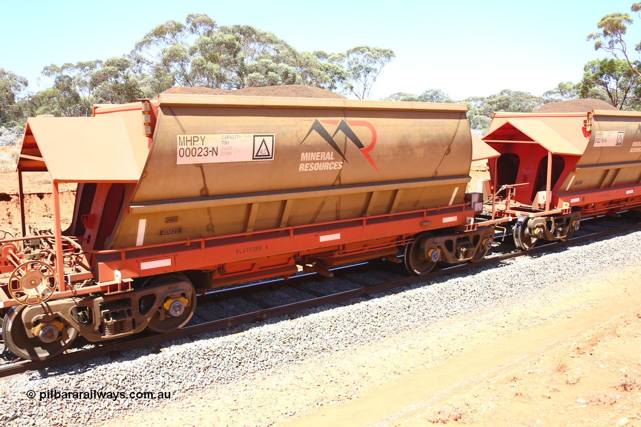 190129 4288
Binduli, on Mineral Resources Ltd loaded iron ore train service from Koolyanobbing to Esperance #3033 with MRL's MHPY type iron ore waggon MHPY 00023 built by CSR Yangtze Co China serial 2014/382-23 in 2014 as a batch of 382 units, these bottom discharge hopper waggons are operated in 'married' pairs.
Keywords: MHPY-type;MHPY00023;2014/382-23;CSR-Yangtze-Co-China;