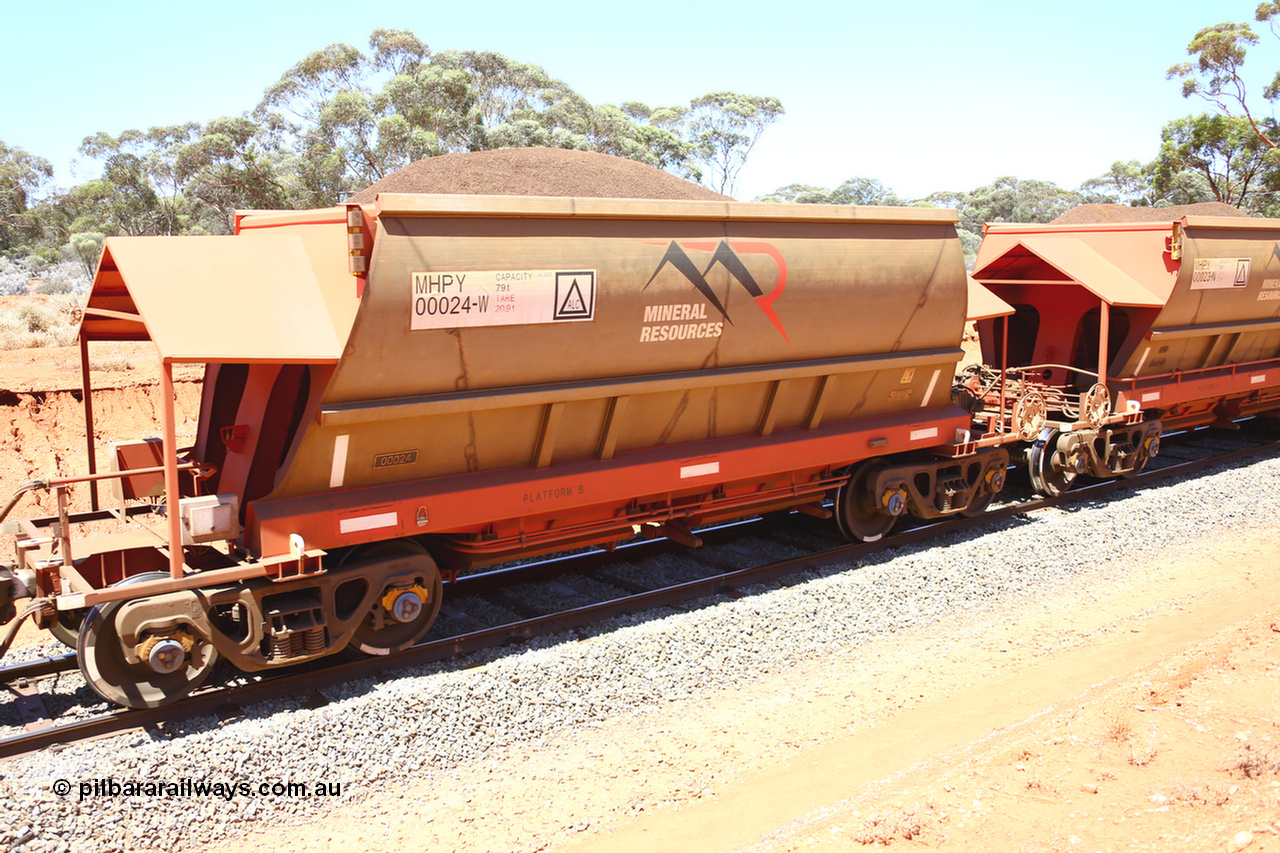190129 4289
Binduli, on Mineral Resources Ltd loaded iron ore train service from Koolyanobbing to Esperance #3033 with MRL's MHPY type iron ore waggon MHPY 00024 built by CSR Yangtze Co China serial 2014/382-24 in 2014 as a batch of 382 units, these bottom discharge hopper waggons are operated in 'married' pairs.
Keywords: MHPY-type;MHPY00024;2014/382-24;CSR-Yangtze-Co-China;