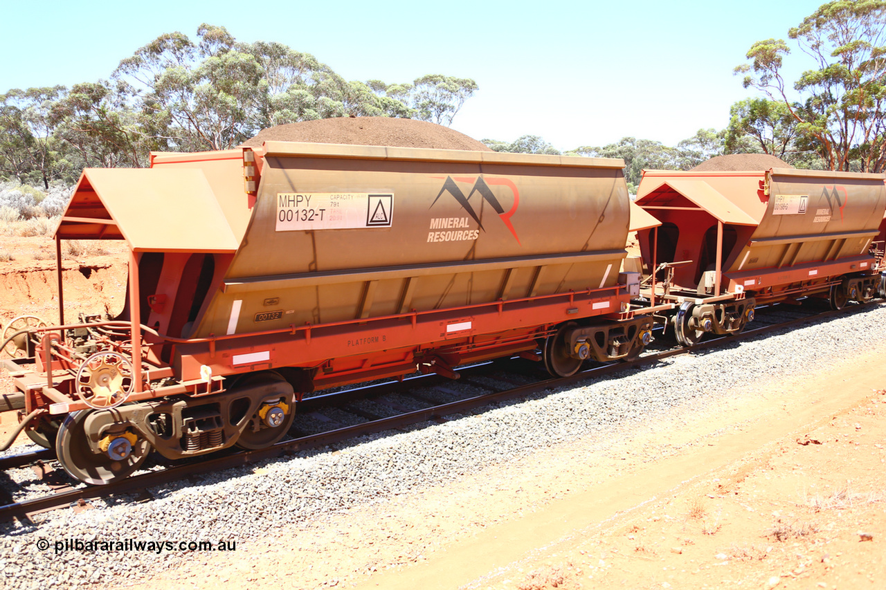 190129 4312
Binduli, on Mineral Resources Ltd loaded iron ore train service from Koolyanobbing to Esperance #3033 with MRL's MHPY type iron ore waggon MHPY 00132 built by CSR Yangtze Co China serial 2014/382-132 in 2014 as a batch of 382 units, these bottom discharge hopper waggons are operated in 'married' pairs.
Keywords: MHPY-type;MHPY00132;2014/382-132;CSR-Yangtze-Co-China;