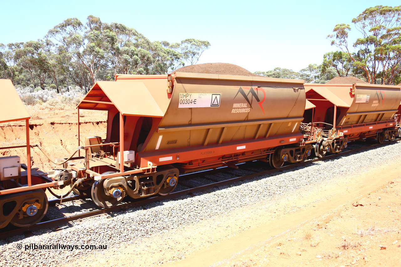 190129 4329
Binduli, on Mineral Resources Ltd loaded iron ore train service from Koolyanobbing to Esperance #3033 with MRL's MHPY type iron ore waggon MHPY 00304 built by CSR Yangtze Co China serial 2014/382-304 in 2014 as a batch of 382 units, these bottom discharge hopper waggons are operated in 'married' pairs.
Keywords: MHPY-type;MHPY00304;2014/382-304;CSR-Yangtze-Co-China;