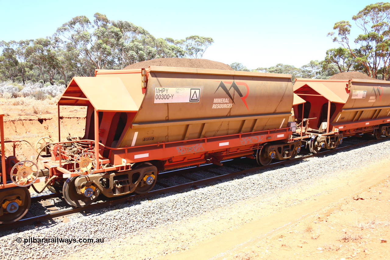 190129 4330
Binduli, on Mineral Resources Ltd loaded iron ore train service from Koolyanobbing to Esperance #3033 with MRL's MHPY type iron ore waggon MHPY 00300 built by CSR Yangtze Co China serial 2014/382-300 in 2014 as a batch of 382 units, these bottom discharge hopper waggons are operated in 'married' pairs.
Keywords: MHPY-type;MHPY00300;2014/382-300;CSR-Yangtze-Co-China;