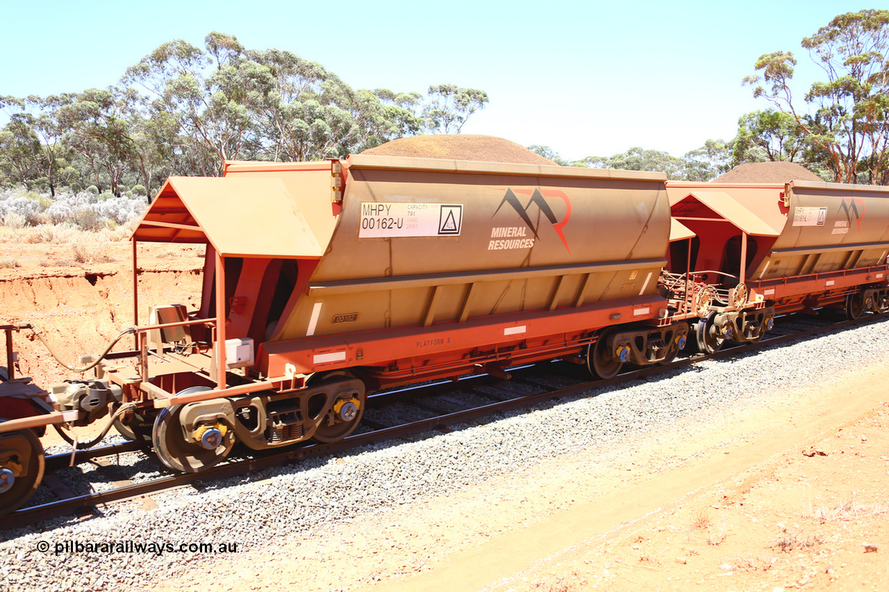 190129 4339
Binduli, on Mineral Resources Ltd loaded iron ore train service from Koolyanobbing to Esperance #3033 with MRL's MHPY type iron ore waggon MHPY 00162 built by CSR Yangtze Co China serial 2014/382-162 in 2014 as a batch of 382 units, these bottom discharge hopper waggons are operated in 'married' pairs.
Keywords: MHPY-type;MHPY00162;2014/382-162;CSR-Yangtze-Co-China;