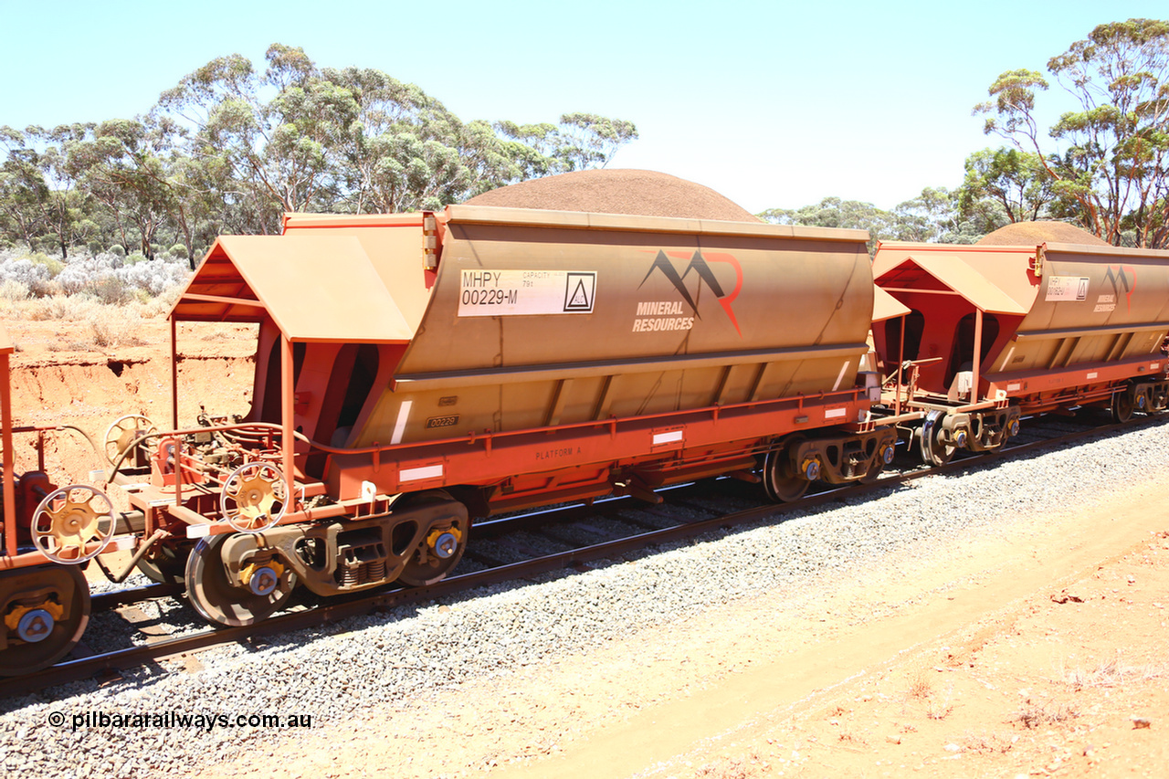 190129 4340
Binduli, on Mineral Resources Ltd loaded iron ore train service from Koolyanobbing to Esperance #3033 with MRL's MHPY type iron ore waggon MHPY 00229 built by CSR Yangtze Co China serial 2014/382-229 in 2014 as a batch of 382 units, these bottom discharge hopper waggons are operated in 'married' pairs.
Keywords: MHPY-type;MHPY00229;2014/382-229;CSR-Yangtze-Co-China;